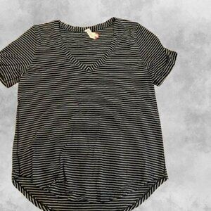 🌷3/$15🌷Lululemon V-Neck T-Shirt Short Sleeve Stripes Pattern